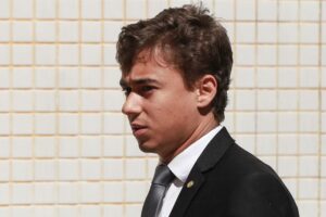 Nikolas é atingido no rosto e sangra ao acompanhar Bolsonaro na Câmara