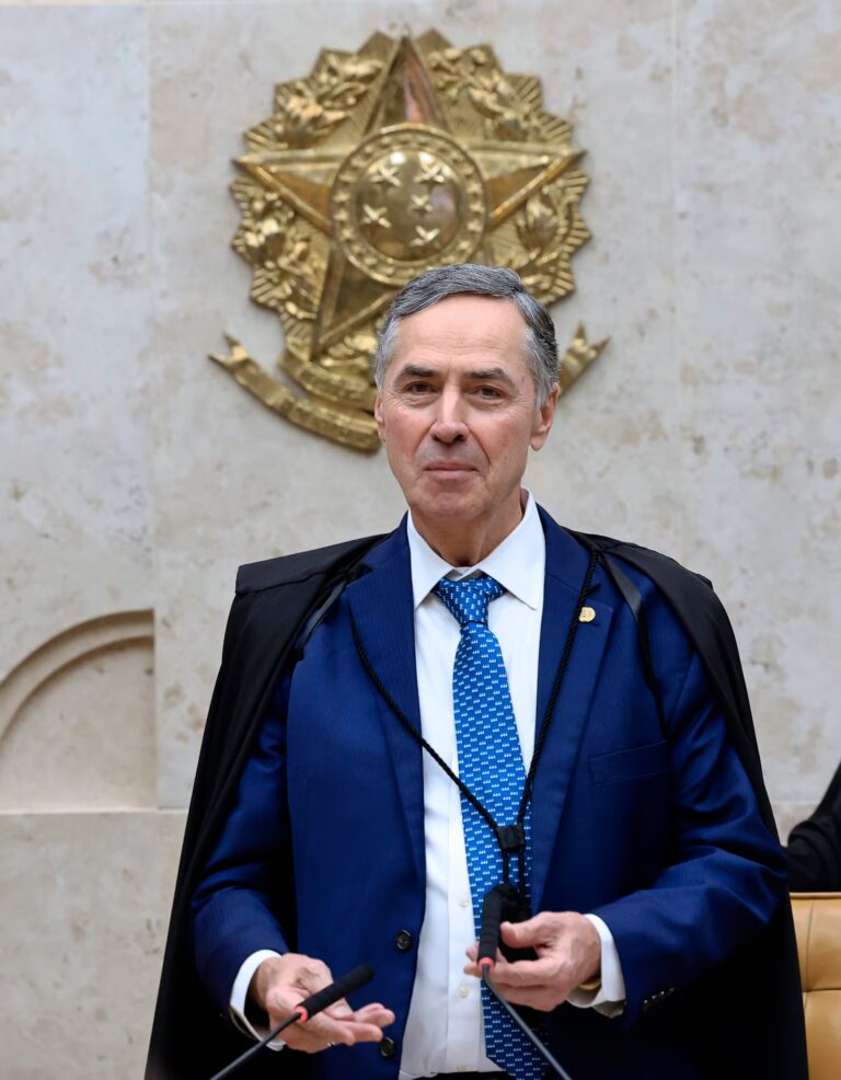Ministro Barroso é visto em Atins neste sábado (19), após ter visto revogado pelos EUA