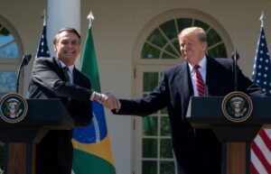 Bolsonaro responde carta enviada a ele por Donald Trump