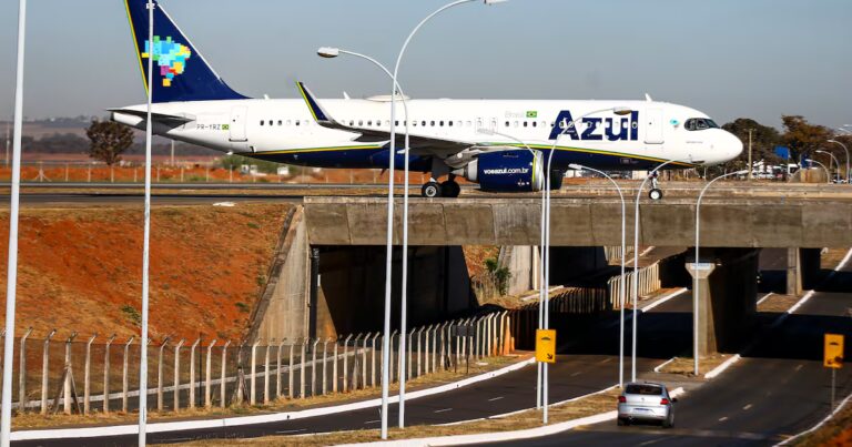 Voo da Azul que partiu de São Luís faz pouso de emergência em Brasília após ameaça de bomba