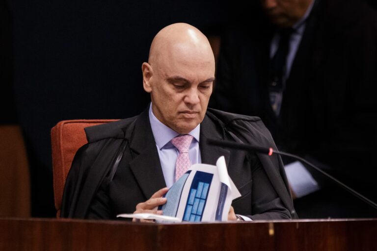Moraes aplica redução de pena a Bolsonaro por causa da idade