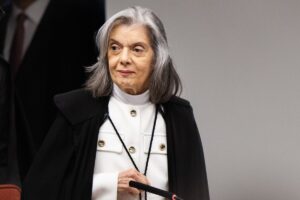 Cármen rebate Fux: “Diferente do alegado, Bolsonaro era o líder”