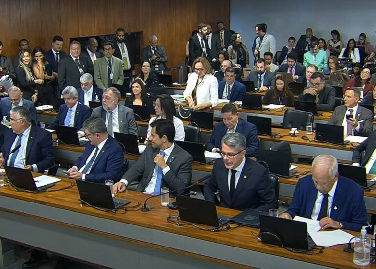 CJ do Senado enterra PEC da Blindagem por unanimidade