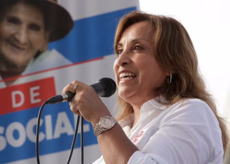Congresso do Peru derruba a presidente Dina Boluarte; chefe do parlamento assume cargo