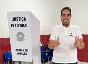 Prefeito acusado de homicídio qualificado volta ao cargo no Maranhão