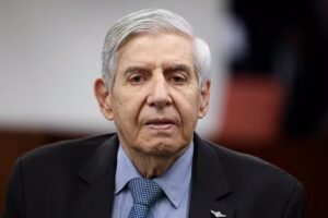 Prisão de Augusto Heleno e Paulo Sérgio expõe racha entre militares da reserva e da ativa