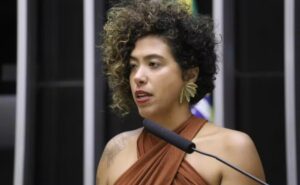 Após embates no Congresso, Hugo Motta suspende escolta de deputada do PSOL alvo de ameaças