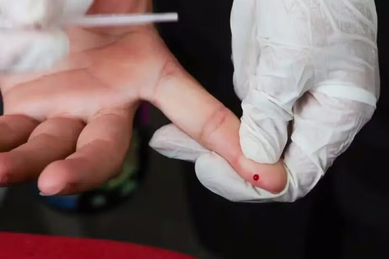 Brasil elimina transmissão vertical do HIV e registra menor número de mortes por aids em 32 anos